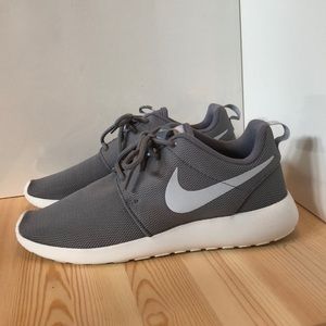 NIKE Women’s Rose One Running Shoe